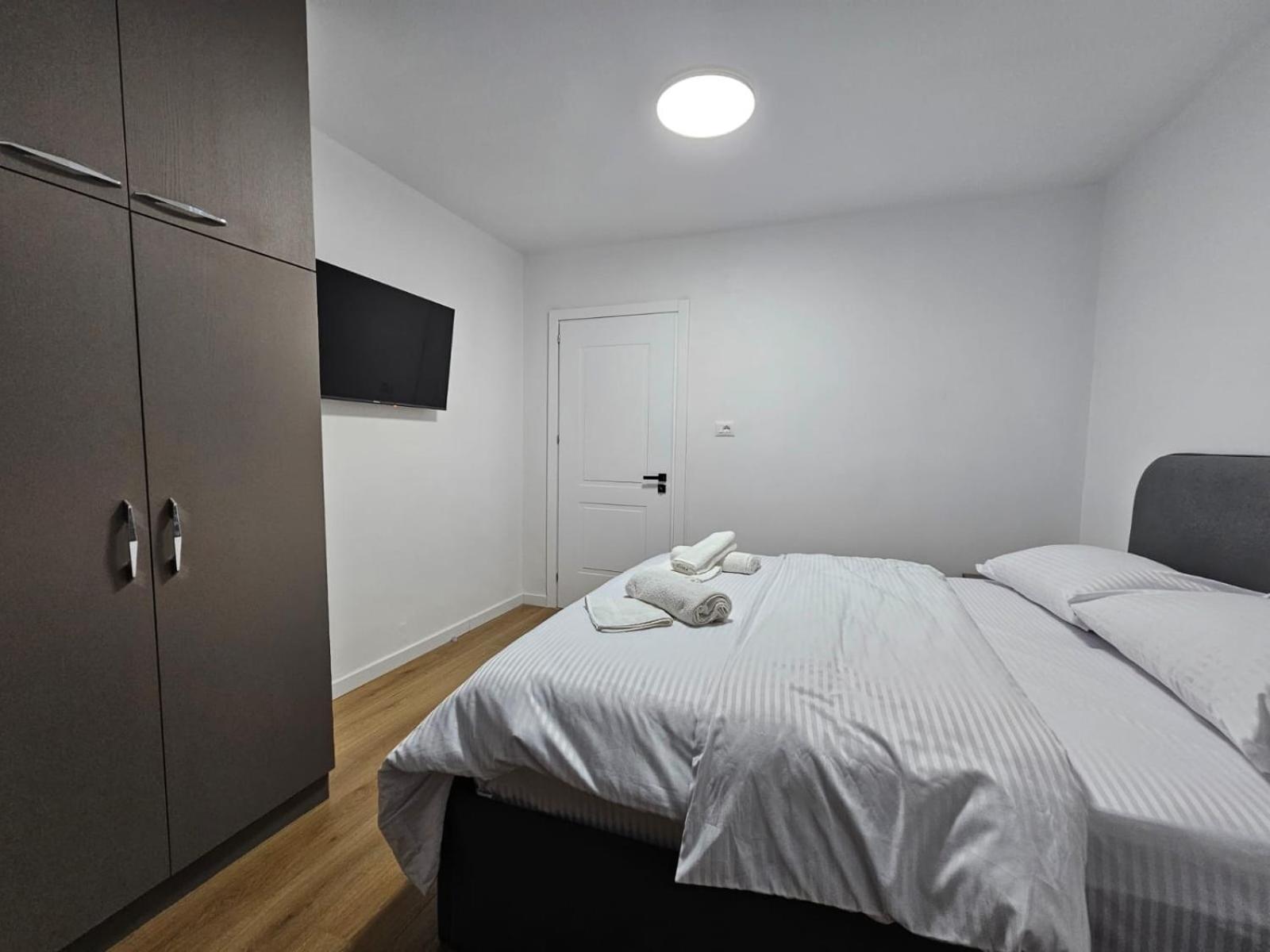 Elois Luxury Apartment Тирана Екстериор снимка